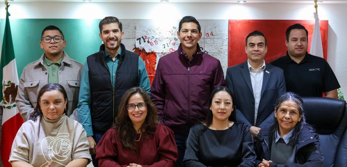 Román Cota toma protesta a Rocío Martínez como nueva directora de IMACTE