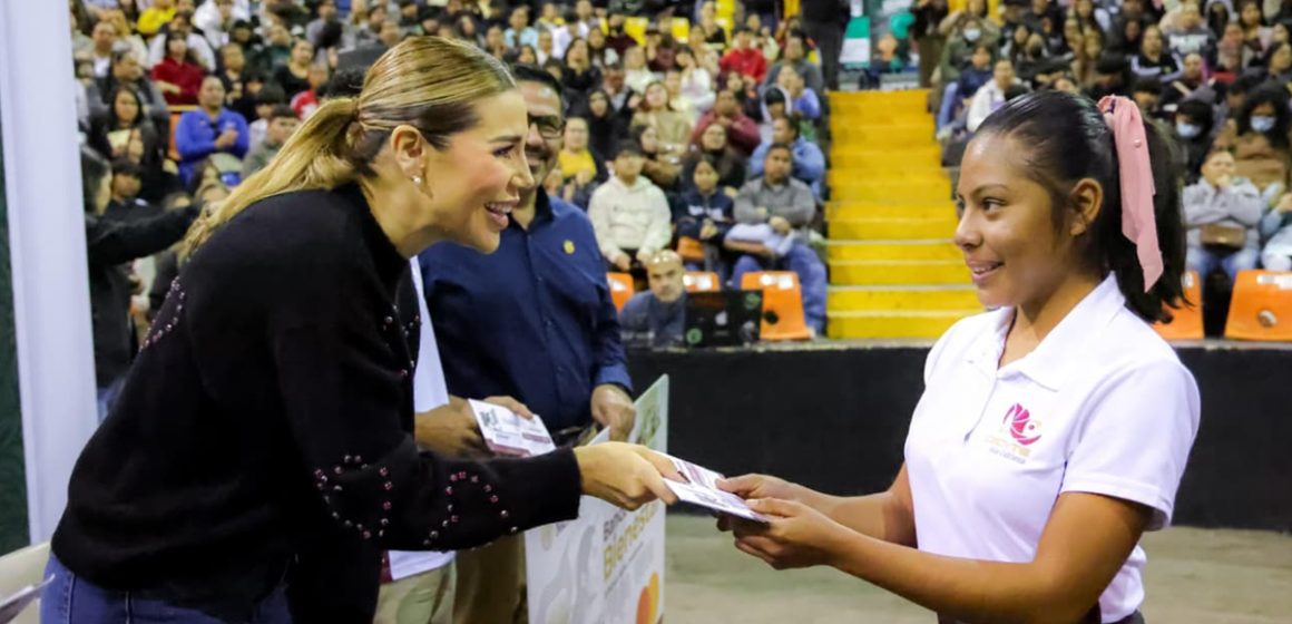 Beca Benito Juárez impulsa la permanencia escolar de jóvenes en Baja California