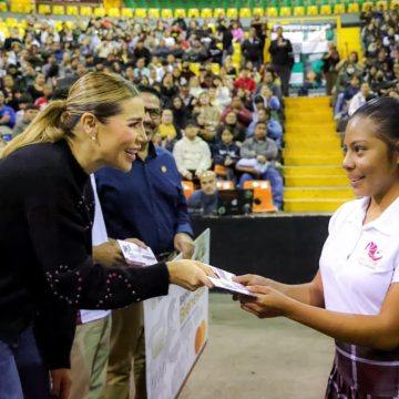 Beca Benito Juárez impulsa la permanencia escolar de jóvenes en Baja California