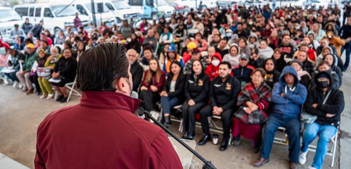 zxcx Entrega Ismael Burgueño 500 paquetes de techumbre para familias tijuanenses
