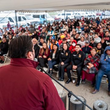 zxcx Entrega Ismael Burgueño 500 paquetes de techumbre para familias tijuanenses