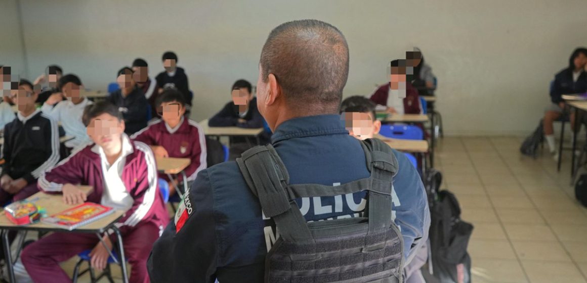 Revisan mochilas en la Secundaria Técnica 31 tras reportes de riesgo