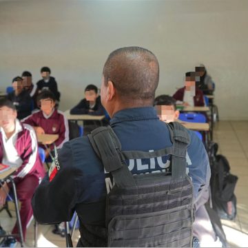 Revisan mochilas en la Secundaria Técnica 31 tras reportes de riesgo