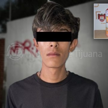 zxczxc Detienen a joven tras ser sorprendido haciendo grafiti en escuela