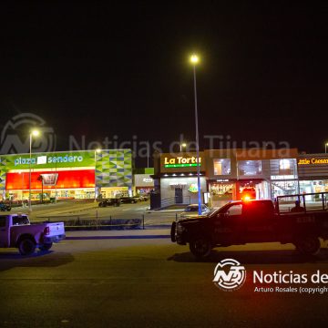 Ejecutan a joven frente a Plaza Sendero