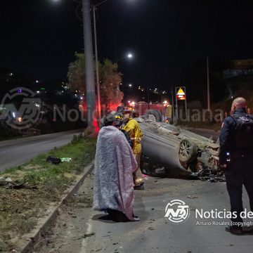 Volcadura en el Libramiento Sur deja solo daños materiales