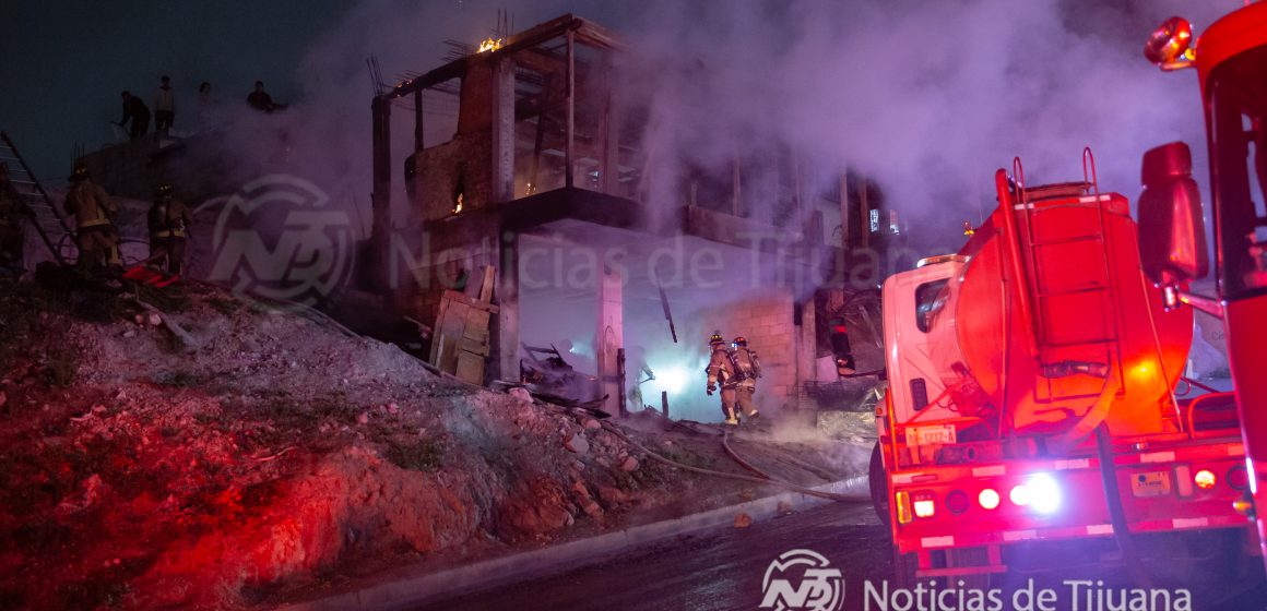 Bomberos de Tijuana controlan incendio en vivienda de El Florido