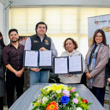 Municipio firma convenio con preparatoria Lázaro Cárdenas II