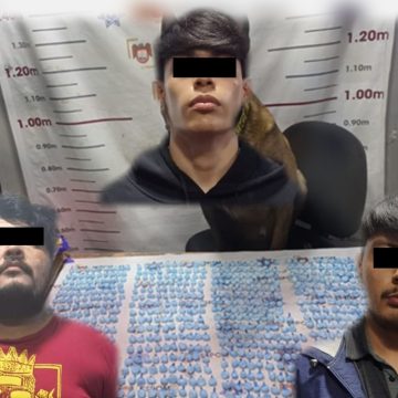 Detienen a tres personas con 750 dosis de metanfetamina en la colonia Tejamen