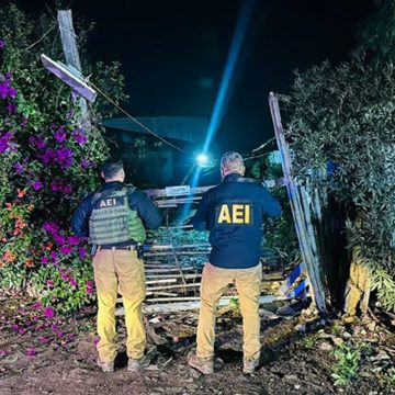 Recuperan dos vehículos robados y aseguran otros dos durante cateos