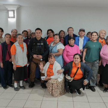 Policía Cibernética Municipal imparte plática preventiva a personas de la tercera edad