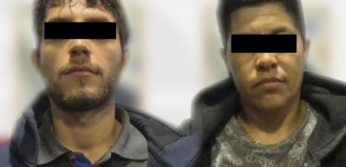 Detienen a dos personas por robo con violencia a comercio