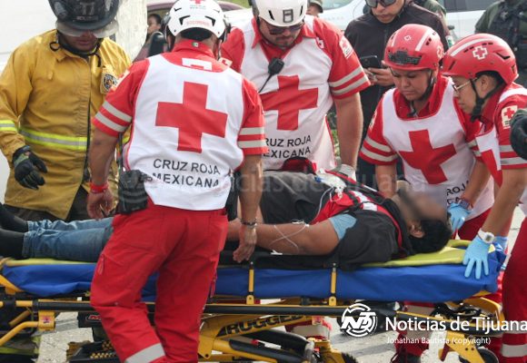 Choque múltiple en el bulevar Insurgentes deja dos personas lesionadas