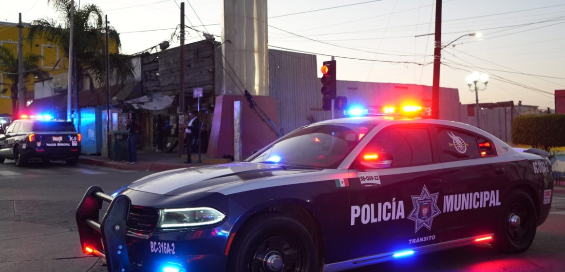 Aseguran a hombre armado tras persecución en la colonia Emperadores