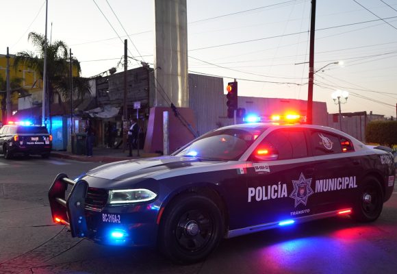 Aseguran a hombre armado tras persecución en la colonia Emperadores