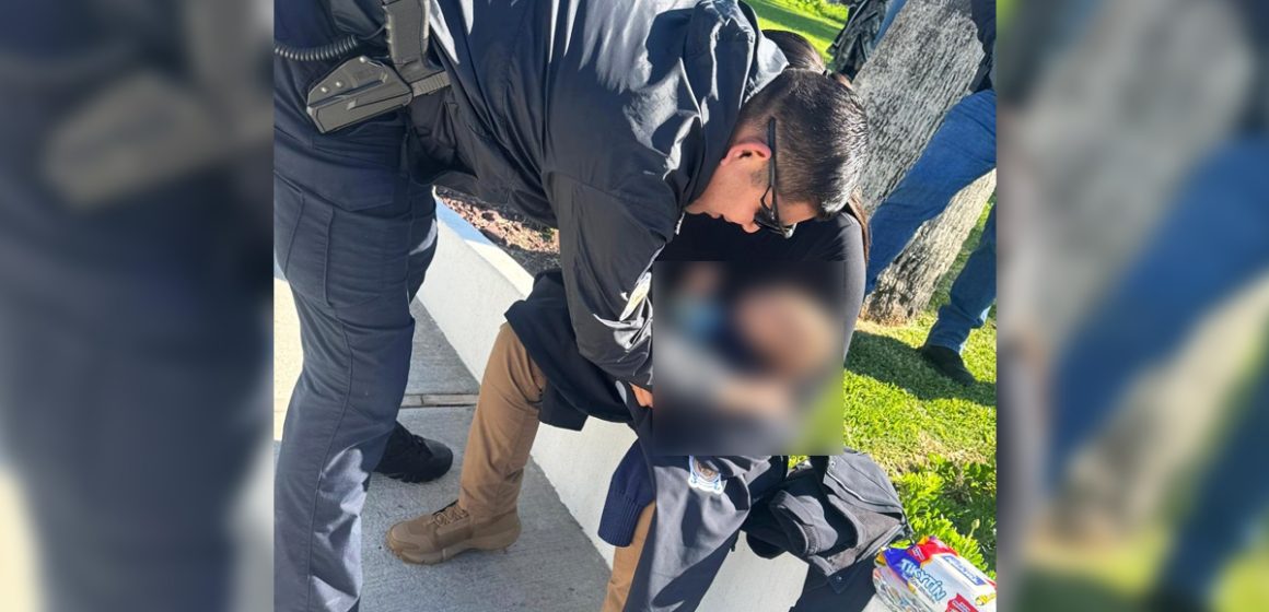 Rescatan a bebé y madre en situación de riesgo