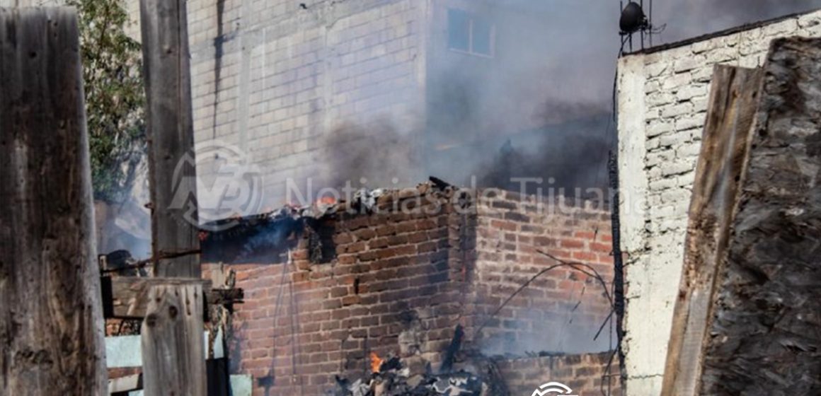 Incendio consume vivienda en Campestre Murúa; no hay lesionados