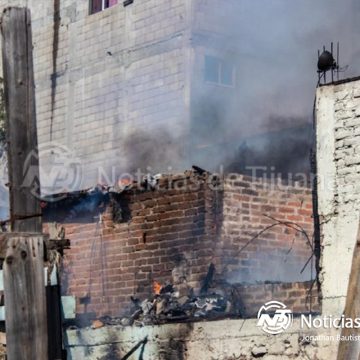 Incendio consume vivienda en Campestre Murúa; no hay lesionados