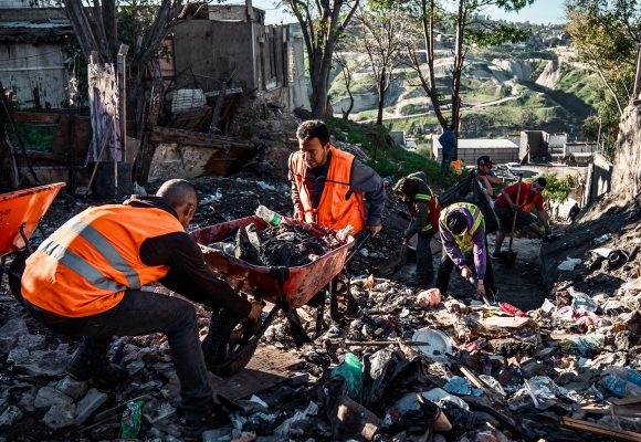 Retiran más de 15 toneladas de basura en distintas colonias