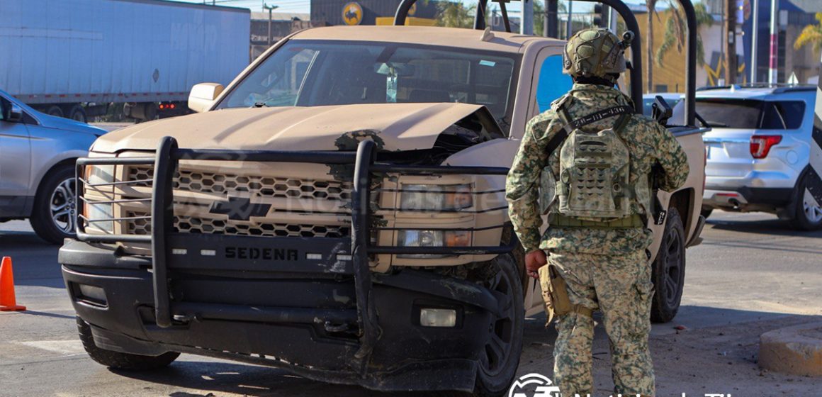 Percance con vehículo militar paraliza tránsito en el “Insurgentes”