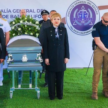 FGE rinde honras fúnebres a subcomandante de la AEI en Ensenada