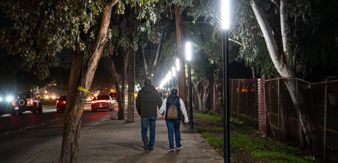 Instalan Sendero Seguro en el Parque de la Amistad