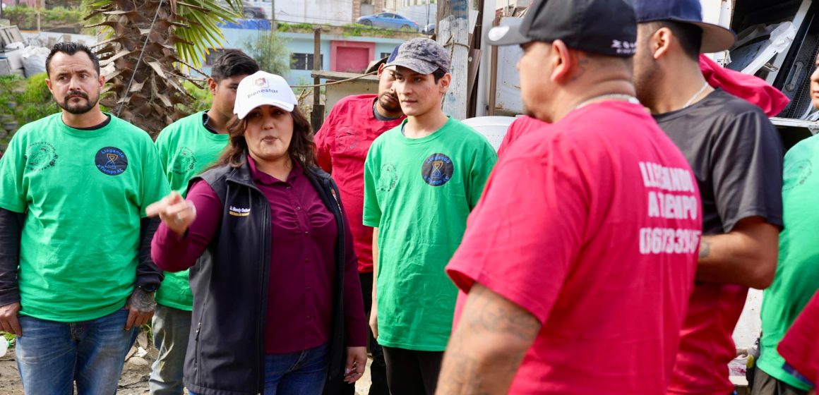 Mantienen atención a familias afectadas por incendio en Rancho Las Flores