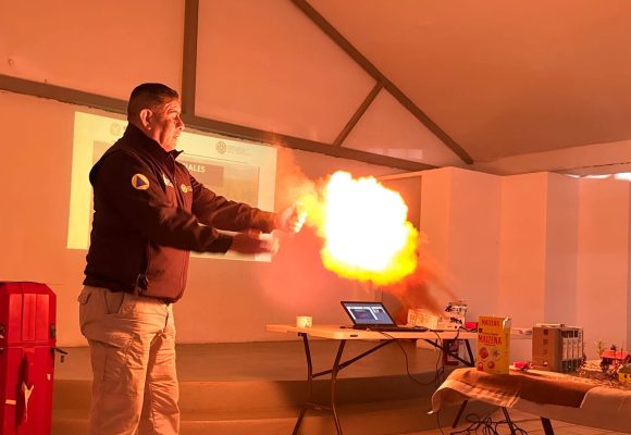 Protección Civil capacita a residentes de La Rumorosa en prevención de incendios