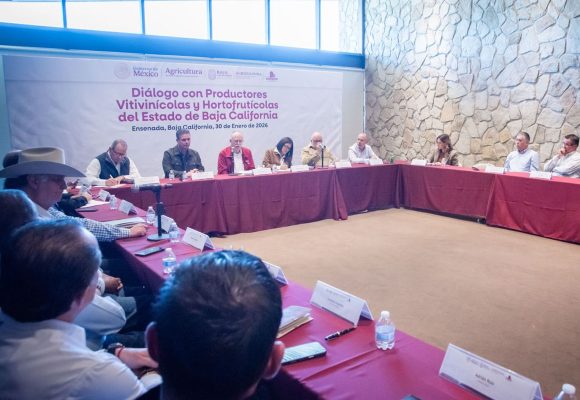 Agricultura dialoga con sectores vitivinícola y hortofrutícola de Baja California