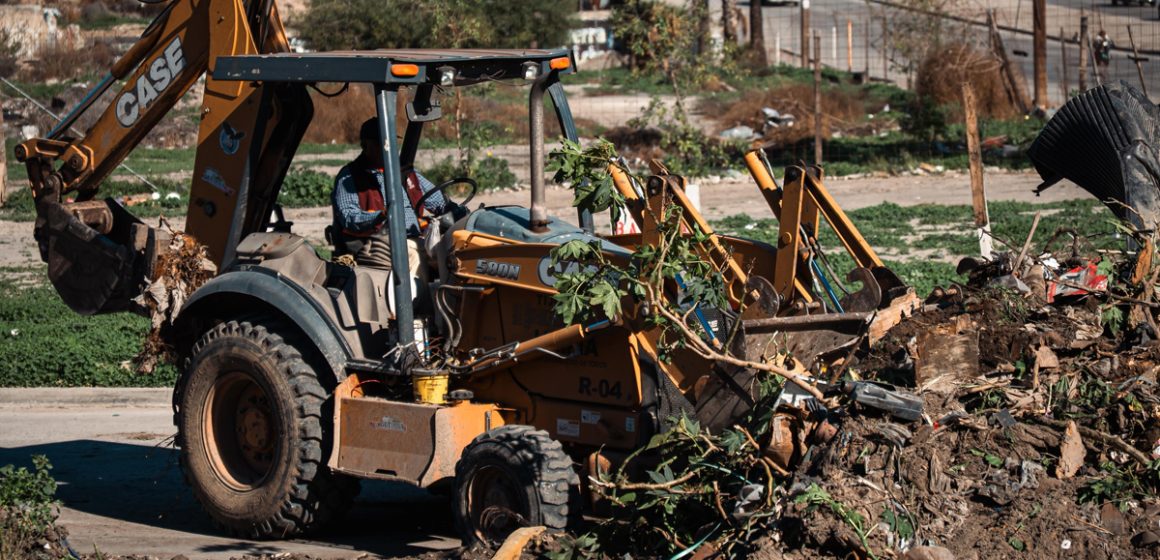 Retiran más de 60 toneladas de basura y escombros en colonias de Tijuana