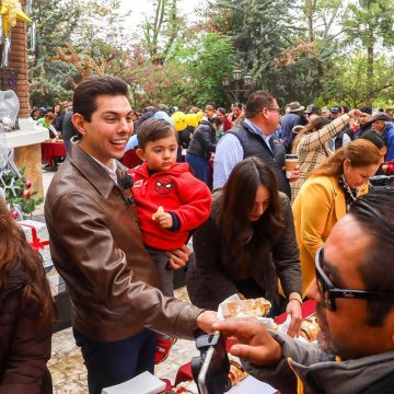 Realizan corte de Rosca de Reyes en el Parque Miguel Hidalgo de Tecate