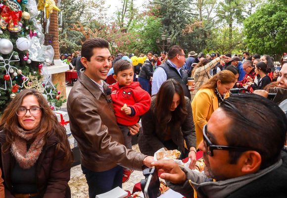 Realizan corte de Rosca de Reyes en el Parque Miguel Hidalgo de Tecate