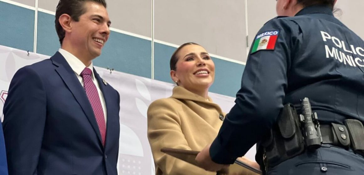 Román Cota y Marina del Pilar reconocen la labor policial en Tecate