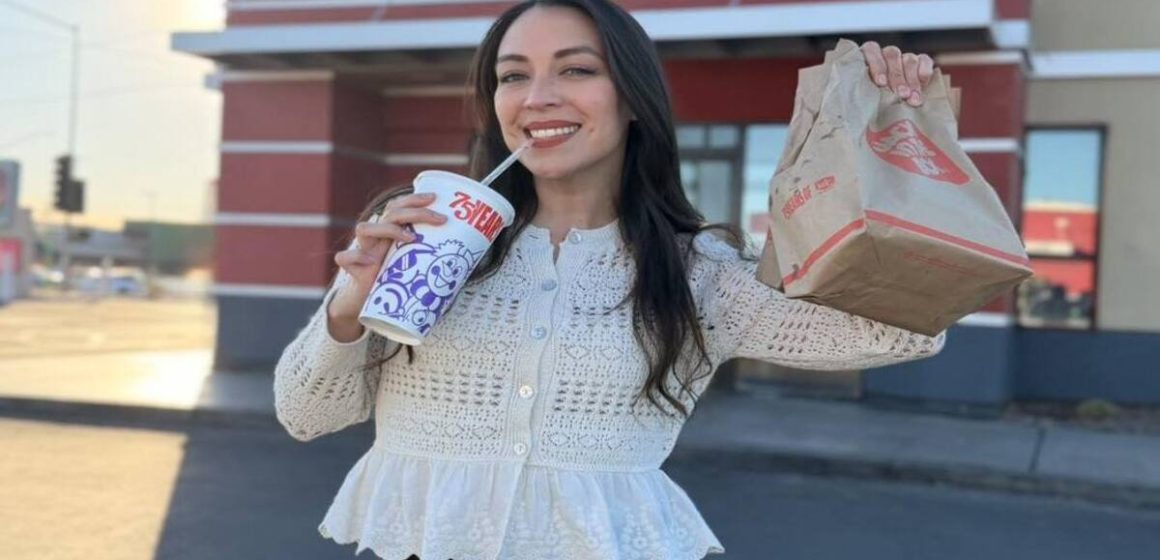 Julieta Ramírez viaja a EU y desmiente cancelación de su visa: “Un chisme de vecindad”