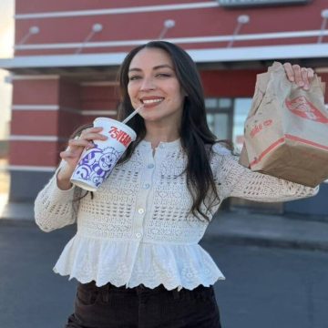 Julieta Ramírez viaja a EU y desmiente cancelación de su visa: “Un chisme de vecindad”