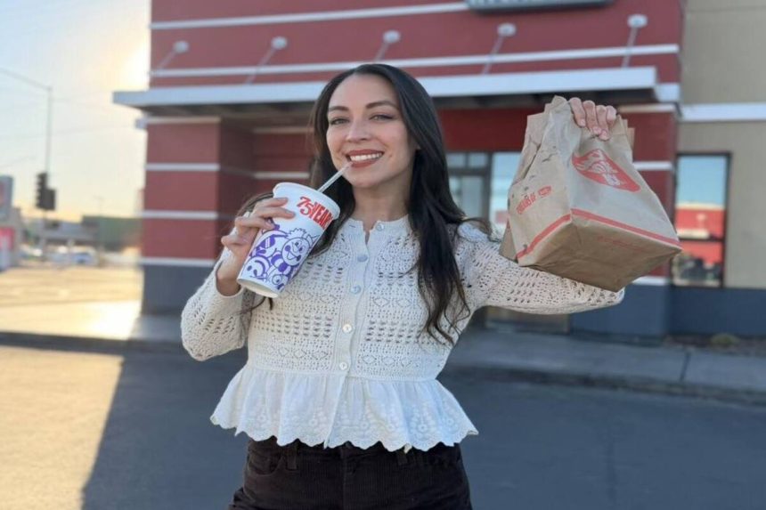 Julieta Ramírez viaja a EU y desmiente cancelación de su visa: “Un chisme de vecindad”