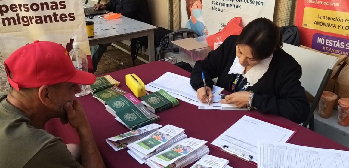 Secretaría de salud beneficia a 20 mil migrantes en 2025