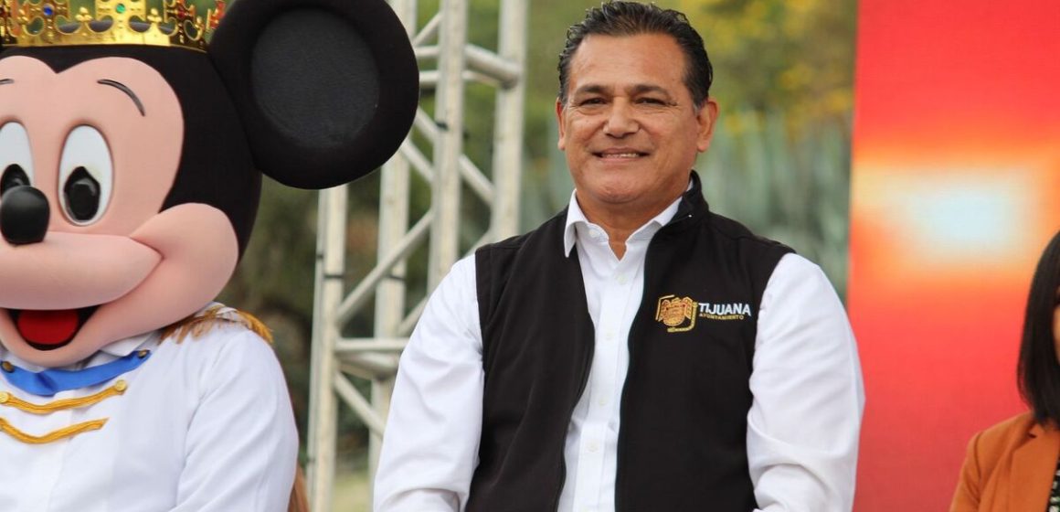 dfs Regidor Arturo Aguirre destaca convivencia familiar y entrega de juguetes en Mariano Matamoros