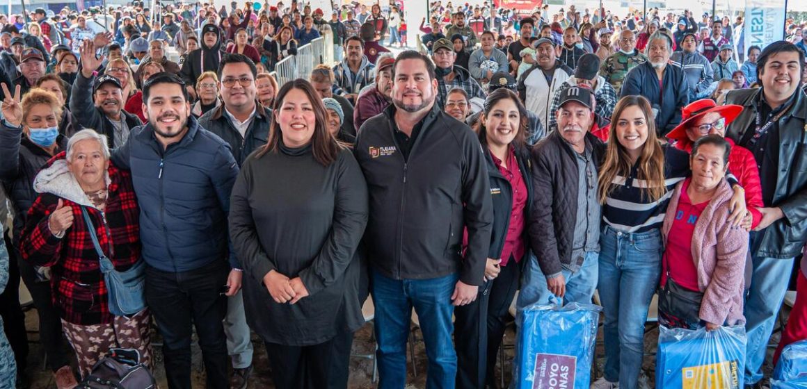 jdjd Burgueño atiende a vecinos de la colonia Miramar durante la Jornada del Pueblo