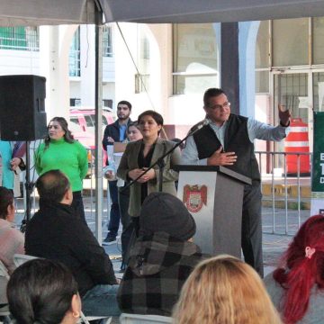 Arturo Aguirre destaca entrega de títulos de propiedad a familias tijuanenses