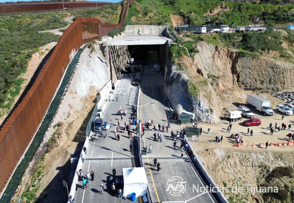 Sheinbaum inaugura primer tramo del Viaducto Elevado de Tijuana junto a Marina del Pilar