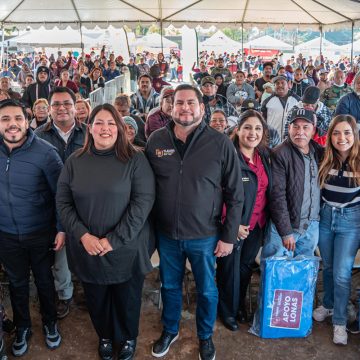 Atiende Ismael Burgueño a vecinos de la colonia La Miramar durante la Jornada del Pueblo