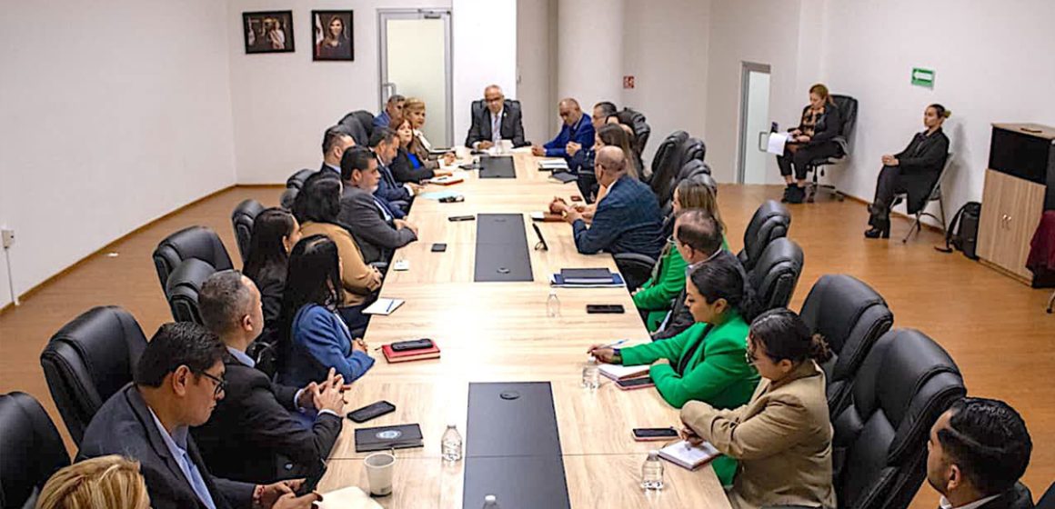 Fortalecen acercamiento con gremio de abogados