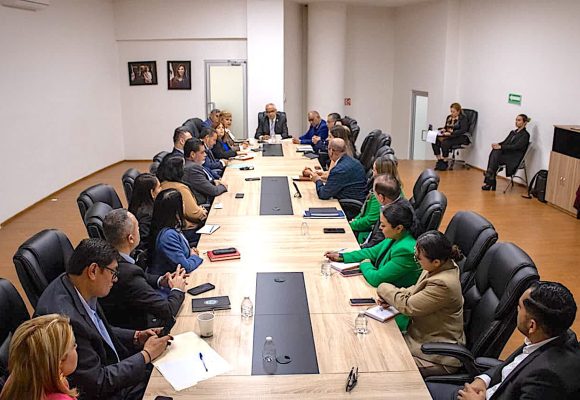 Fortalecen acercamiento con gremio de abogados