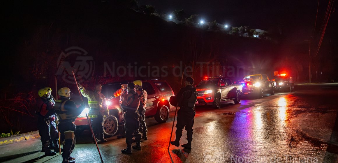 Padre desaparece tras salvar a su hija de la corriente