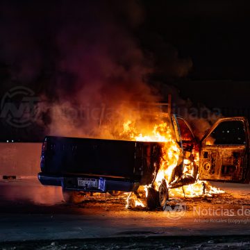 Incendian pick up en la avenida Internacional