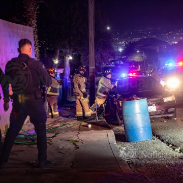 Incendian dos vehículos y frustran colocación de narcomanta en Tijuana