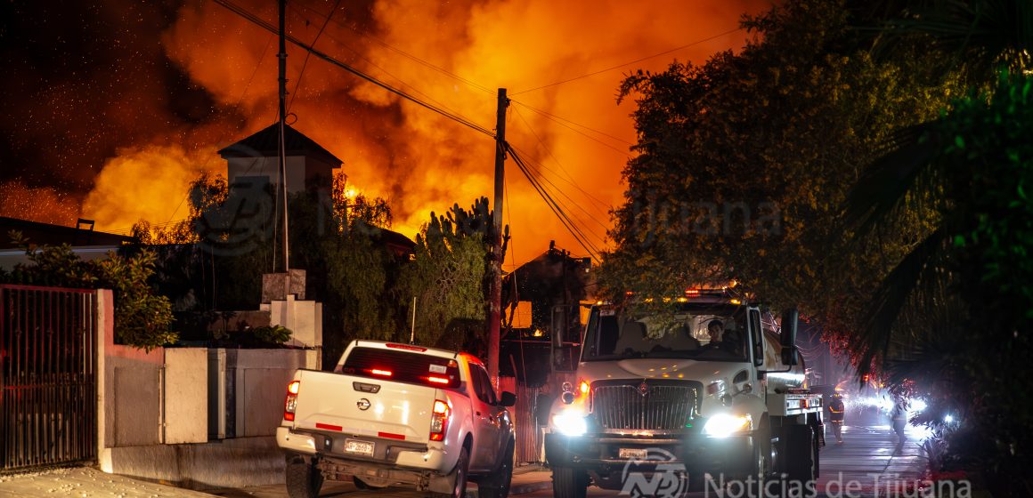 Incendio consume por completo el restaurante La Estancia en Rosarito