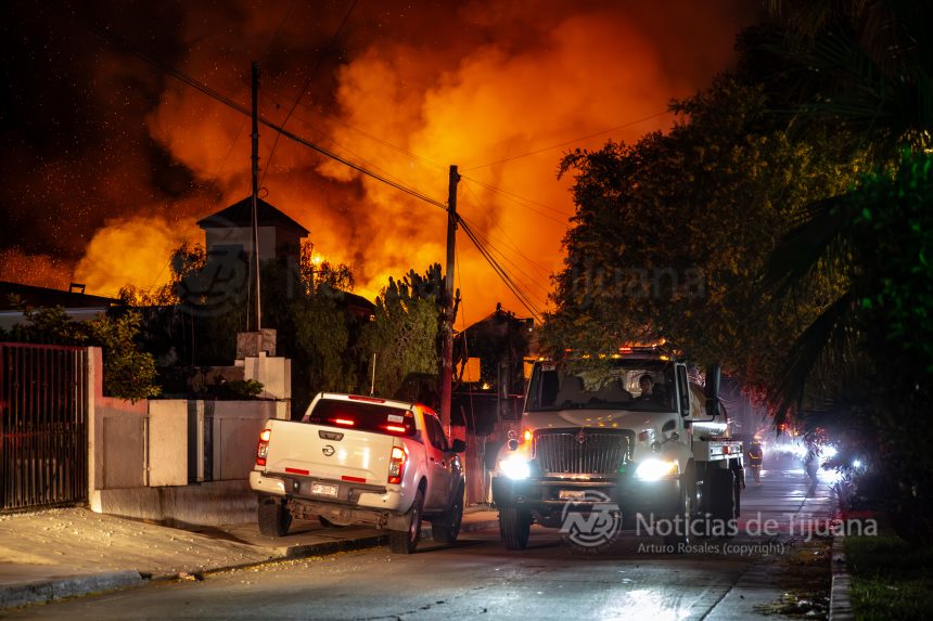 Incendio consume por completo el restaurante La Estancia en Rosarito