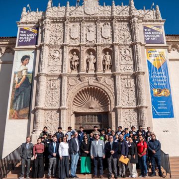 Realizan estudiantes de Tijuana recorrido binacional al Museo de Arte de San Diego